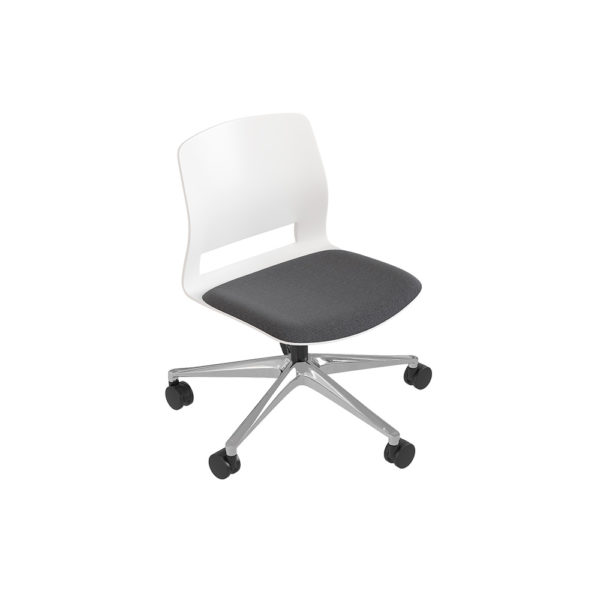 Medium back chair, 5-wheel swivel base, without arms.